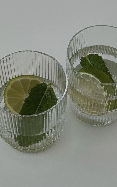 4 image in gallery