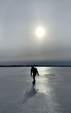 Канькі на Менскім моры / Ice skating on the lake cover