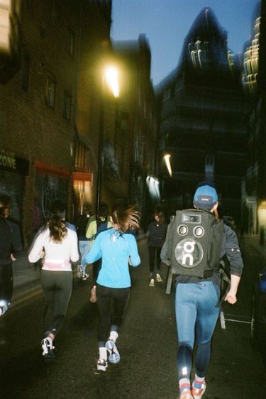 6 image in gallery
