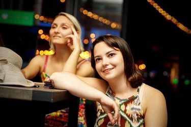 6 image in gallery