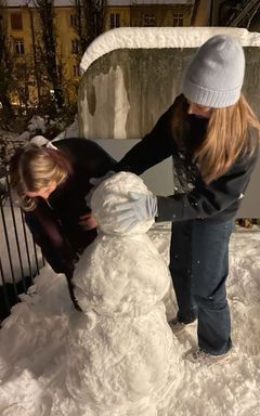 снежки и лепка снеговиков☃️ cover