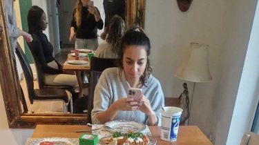 6 image in gallery
