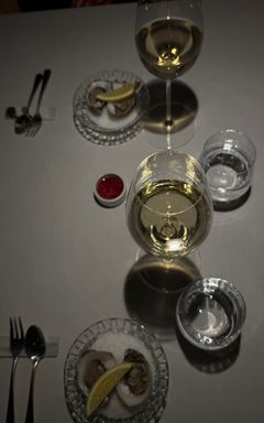 The style of white wines degustation cover