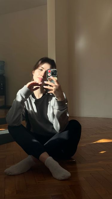 6 image in gallery