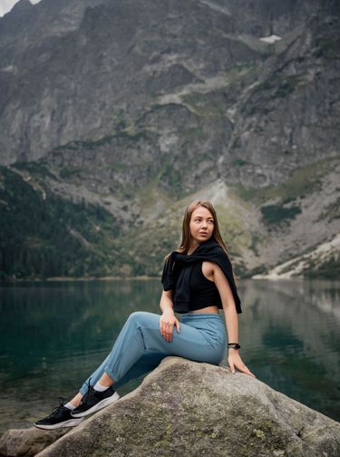 8 image in gallery