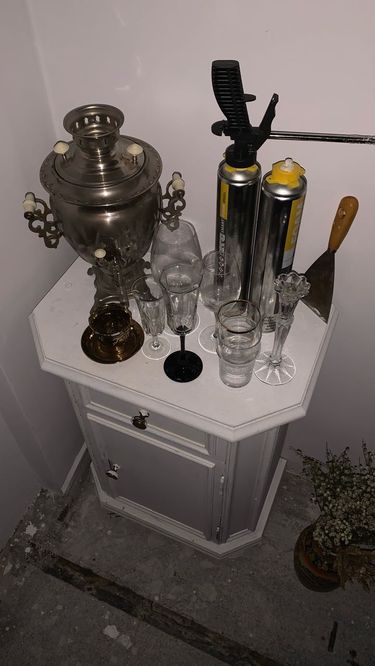 8 image in gallery