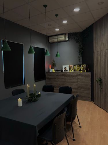 8 image in gallery