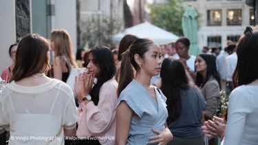 6 image in gallery