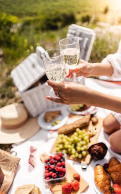Picnic, Prosecco and Games in Canada Water ☀️🫧 cover