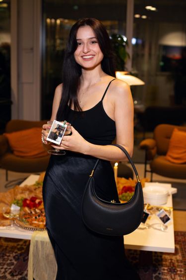 10 image in gallery