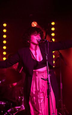 Listen to live music with me