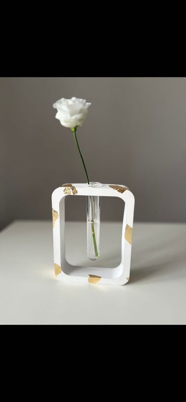 4 image in gallery