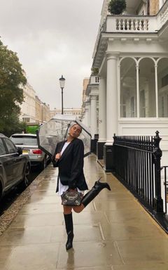 Take pics around London: influencer style cover