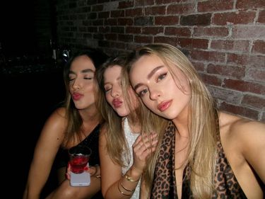 8 image in gallery