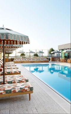 Shoredich house is calling for rooftop pool cover