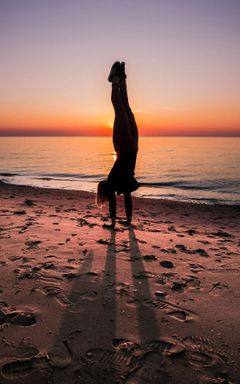 🌼 Handstand + yoga / gong bath club! cover