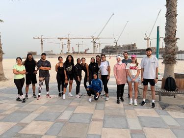 6 image in gallery