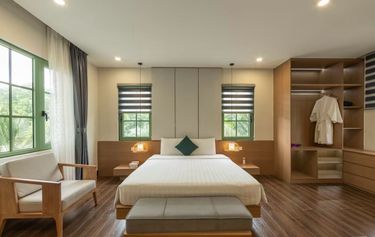 7 image in gallery