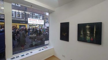 2 image in gallery