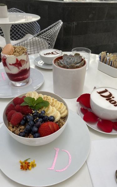 3 image in gallery