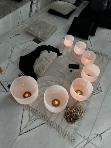 6 image in gallery