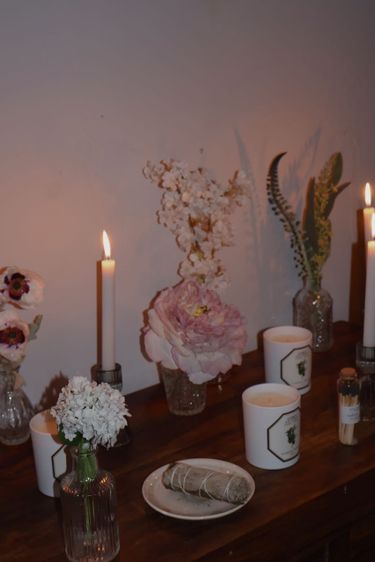 6 image in gallery