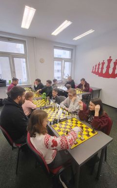 Chess (intermediate level) cover