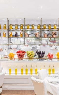 Enjoy the Mediterranean cuisine in London cover