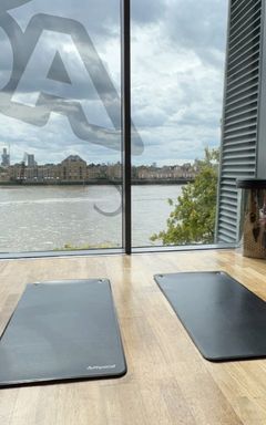 Yoga on Fleet street 🧘🏼‍♀️ cover
