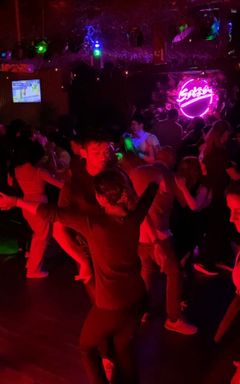 Bachata lessons 💃🏻🕺🏼IRL Event cover