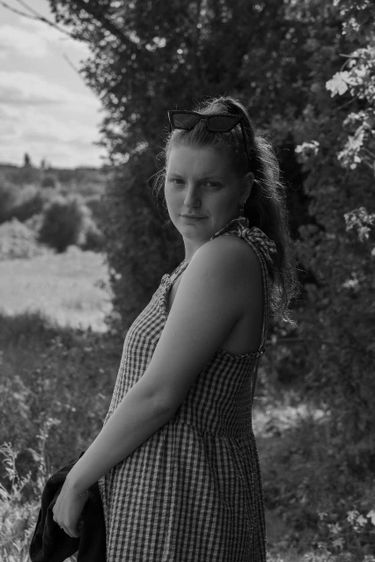 6 image in gallery