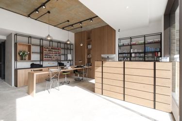 6 image in gallery