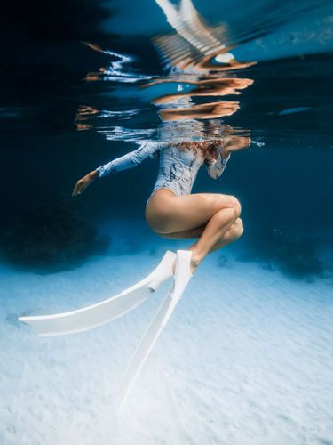 10 image in gallery