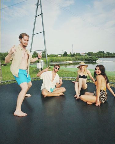 10 image in gallery