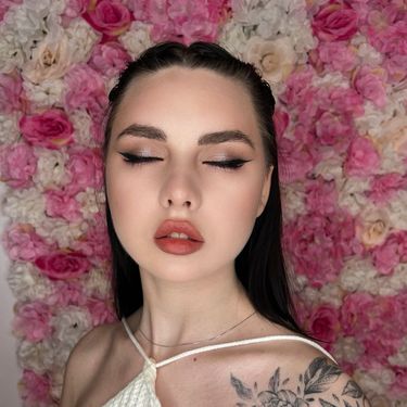 6 image in gallery