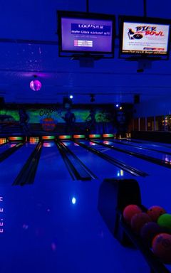 Drunk Bowling 🎳 🍻🍸🍹 cover