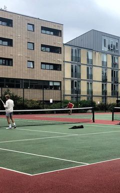Play tennis in Bermondsey cover