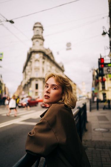 6 image in gallery