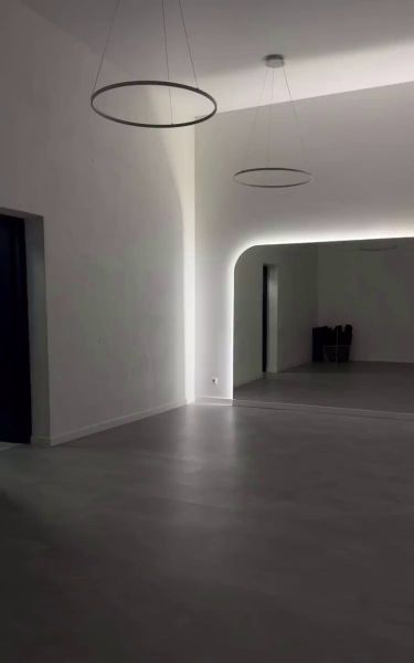 12 image in gallery