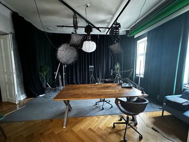 2 image in gallery