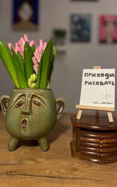 8 image in gallery