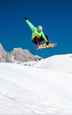 Snowboarders’ escape 🏂 cover