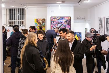 8 image in gallery
