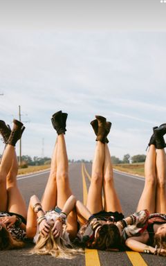 30’s Girls Fun Deep Vibes