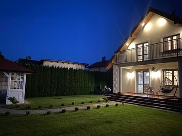 4 image in gallery
