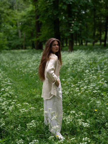 8 image in gallery