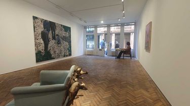 2 image in gallery