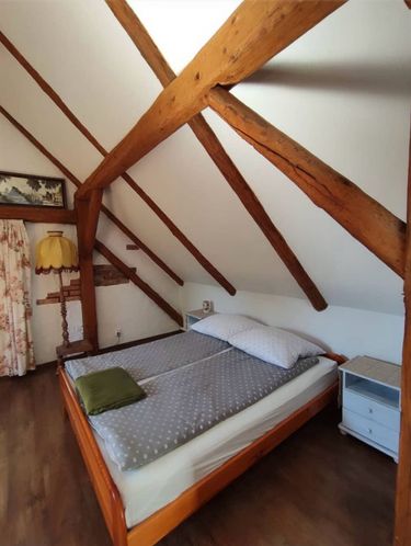 4 image in gallery
