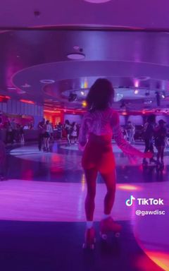 Идем в Roller disco 🪩🛼 cover