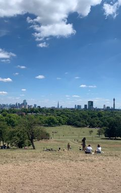 Picnic on Primrose Hill with the girls cover